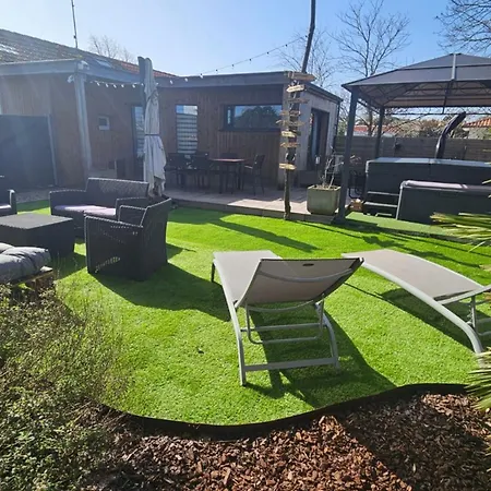 With Garden And Close To La Teste-de-Buch