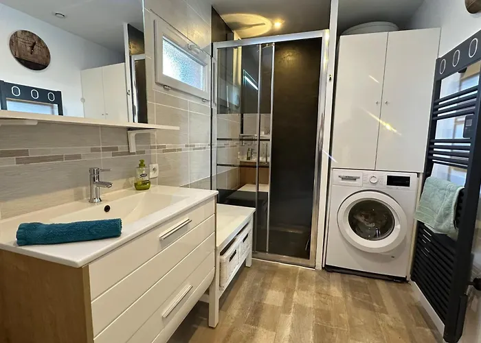 Holiday home With Garden And Close To