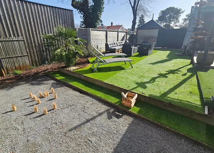 Holiday home With Garden And Close To *