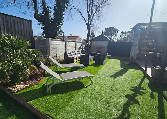 Holiday home With Garden And Close To