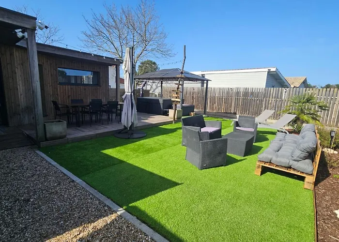 Holiday home With Garden And Close To